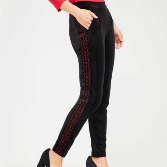 J. McLaughlin Jerry Pants NWT Size Large Black & Red Embellished Sides - Picture 11 of 12